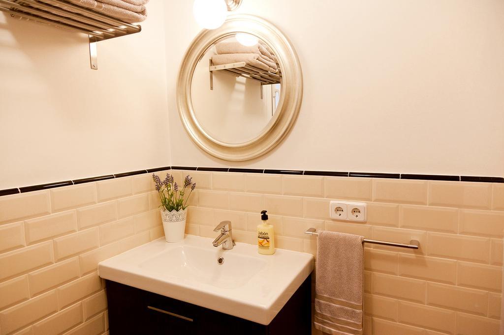 Piso En Poblesec Apartment บาร์เซโลนา ภายนอก รูปภาพ