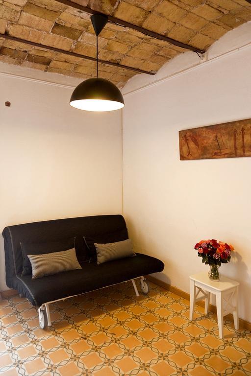 Piso En Poblesec Apartment บาร์เซโลนา ภายนอก รูปภาพ